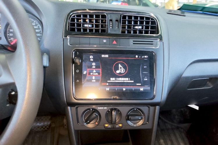 Volkswagen Polo 2017 car image #13