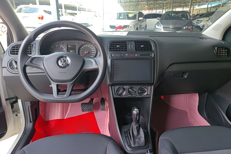 Volkswagen Polo 2018 car image #10