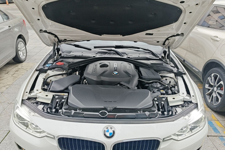 BMW 3 Series 2017 صورة سيارة #20