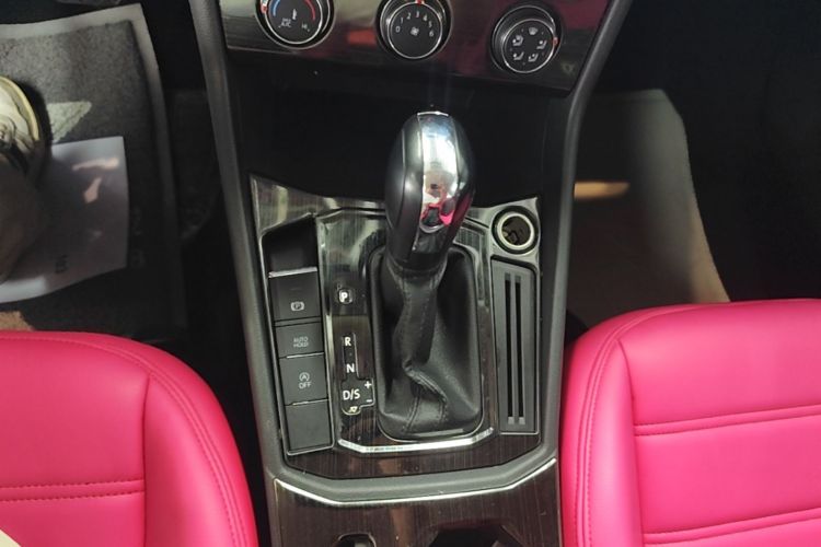Volkswagen Lavida 2019 car image #18