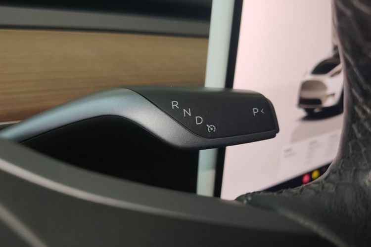 Tesla Model Y 2022 car image #14