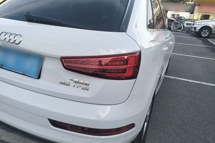 Audi Q3 2016 car image #8