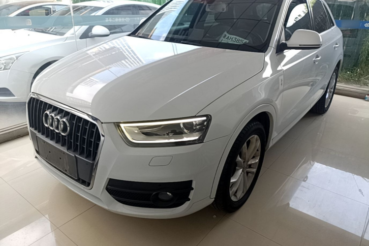 Audi Q3 2016 car image #2
