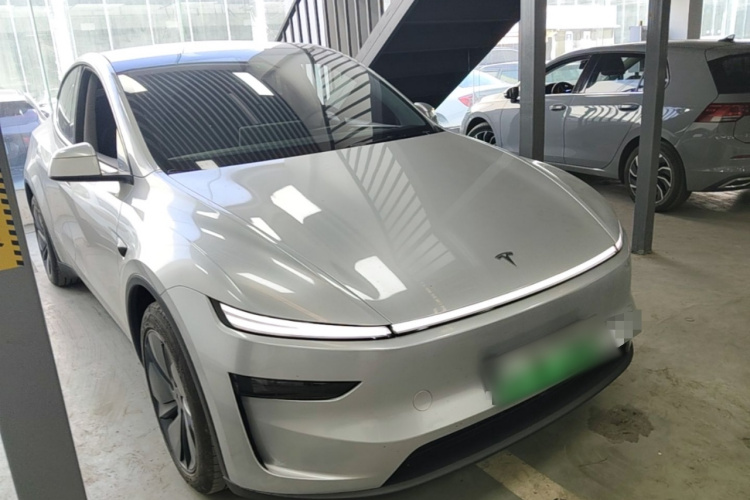 Tesla Model Y 2025 immagine di auto #4