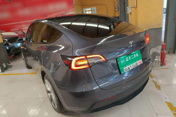 Tesla Model Y 2022 #5 Tesla Model Y 2022 car image #5
