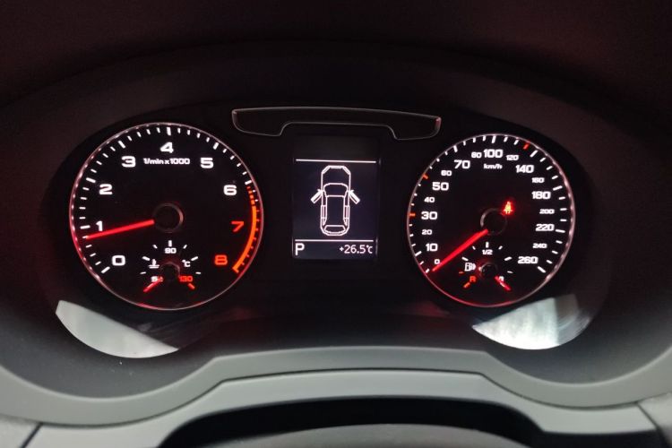 Audi Q3 2019 car image #12