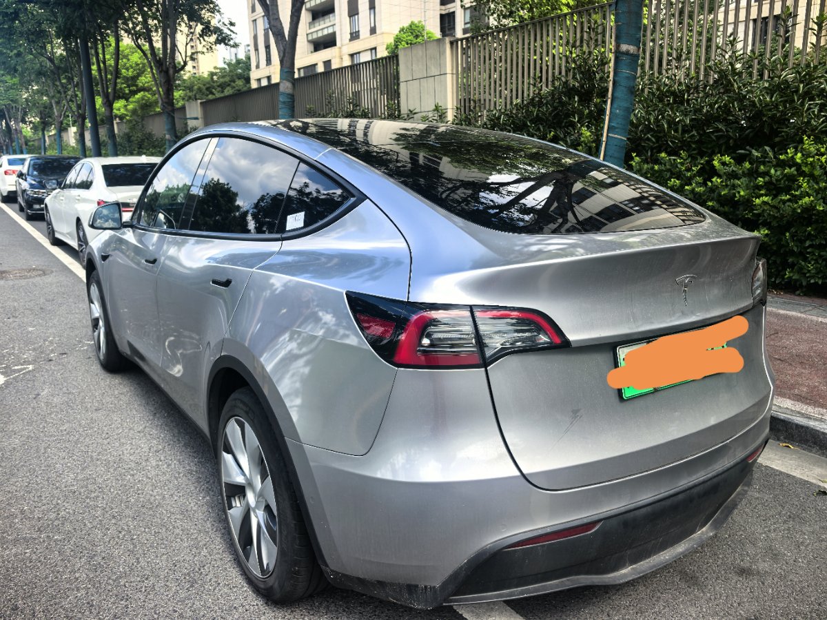 Tesla Model Y 2022 car image #2