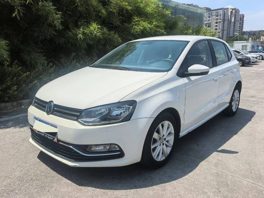 Volkswagen Polo 2015 car image 