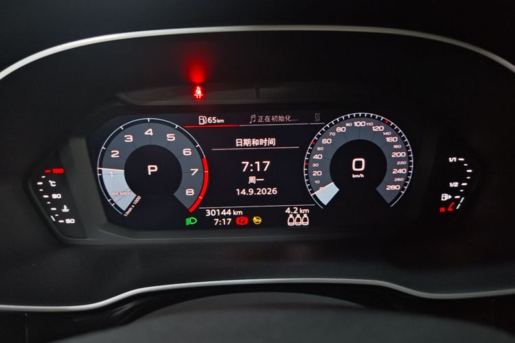 Audi Q3 2021 car image #12