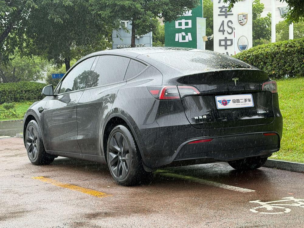 Tesla Model Y 2024 car image #4