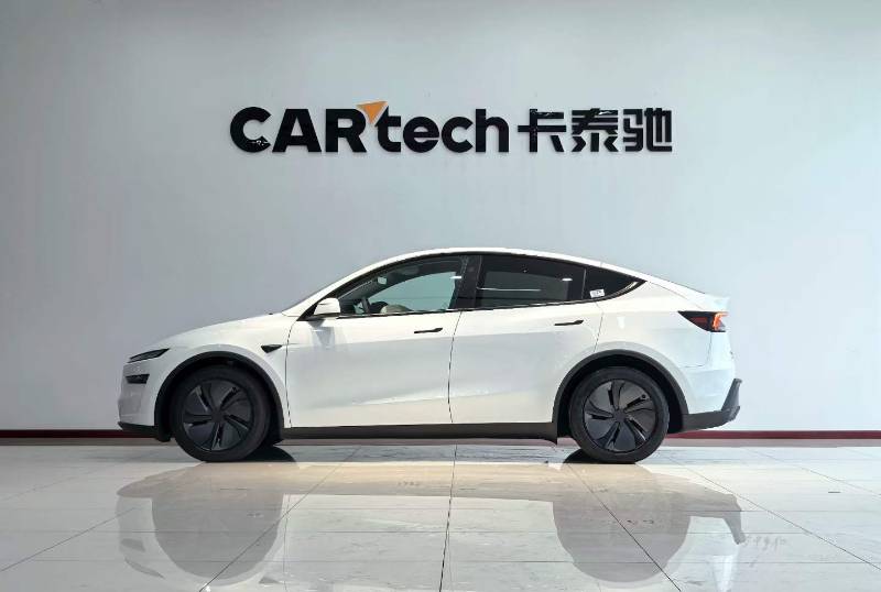 Tesla Model Y 2026 car image #2