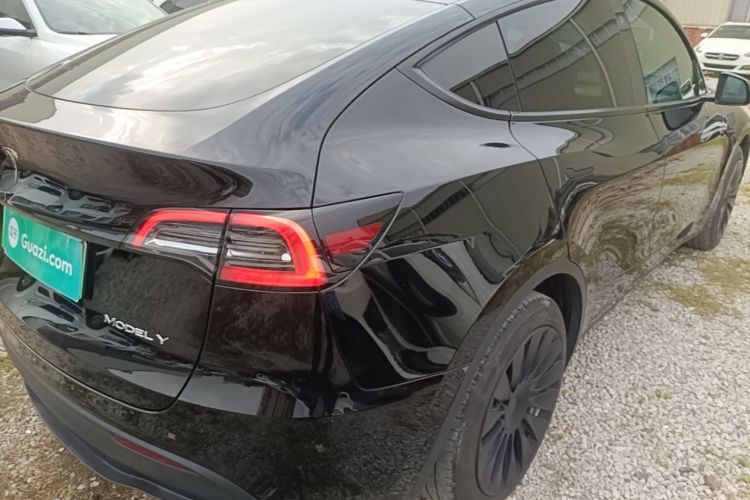 Tesla Model Y 2023 car image #7
