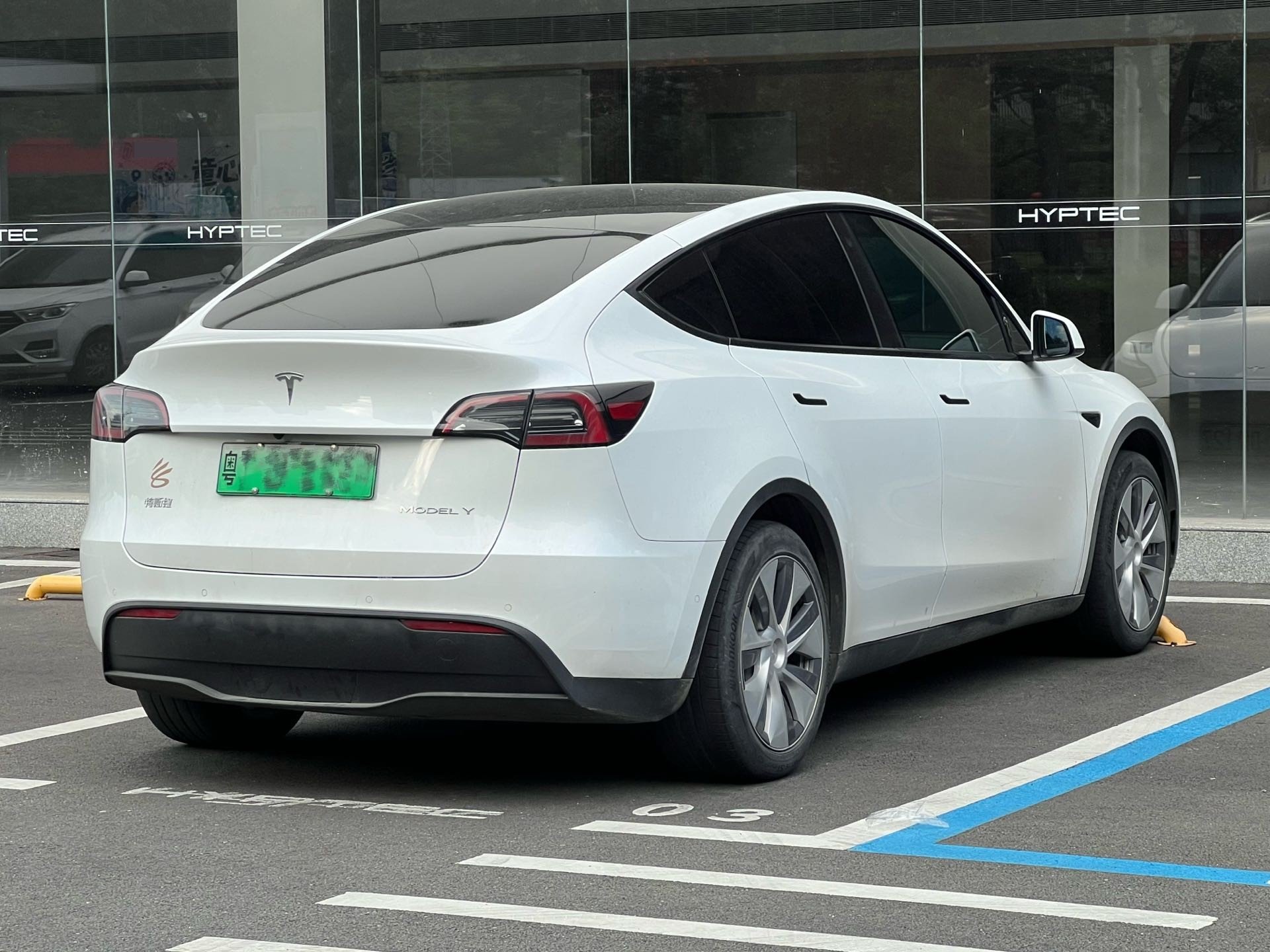 Tesla Model Y 2022 car image #5