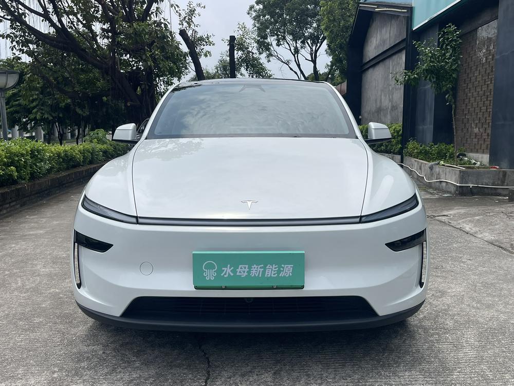 Tesla Model Y 2025 #2 Tesla Model Y 2025 car image #2