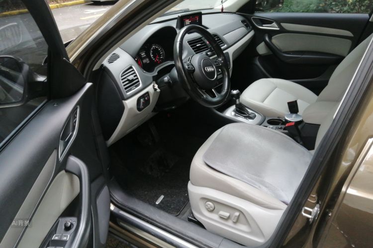 Audi Q3 2014 car image #18