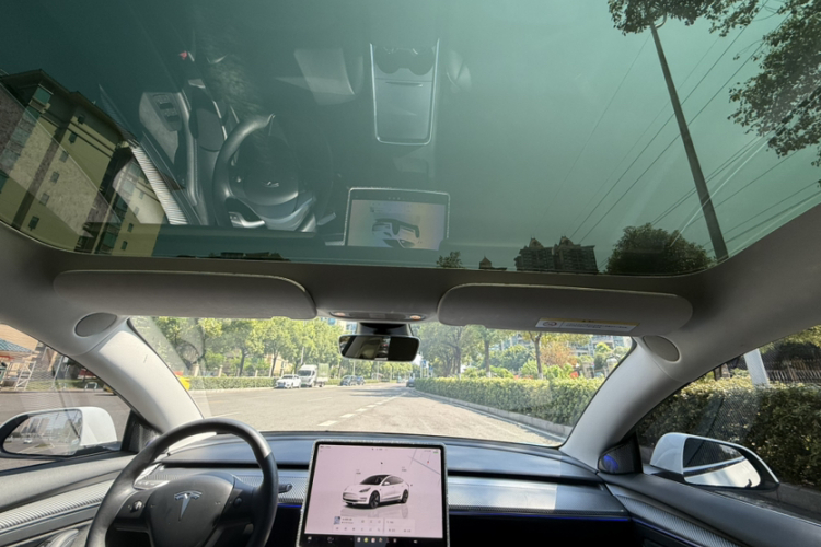 Tesla Model 3 2023 car image #19