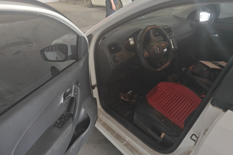 Volkswagen Polo 2014 car image #13