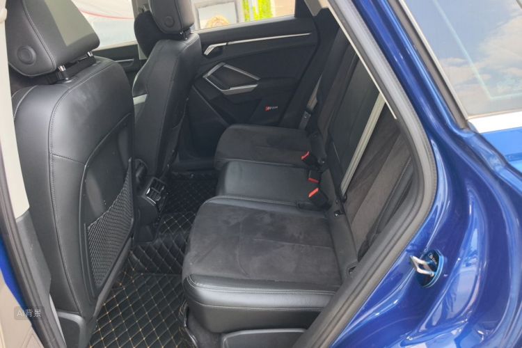 Audi Q3 2019 car image #19