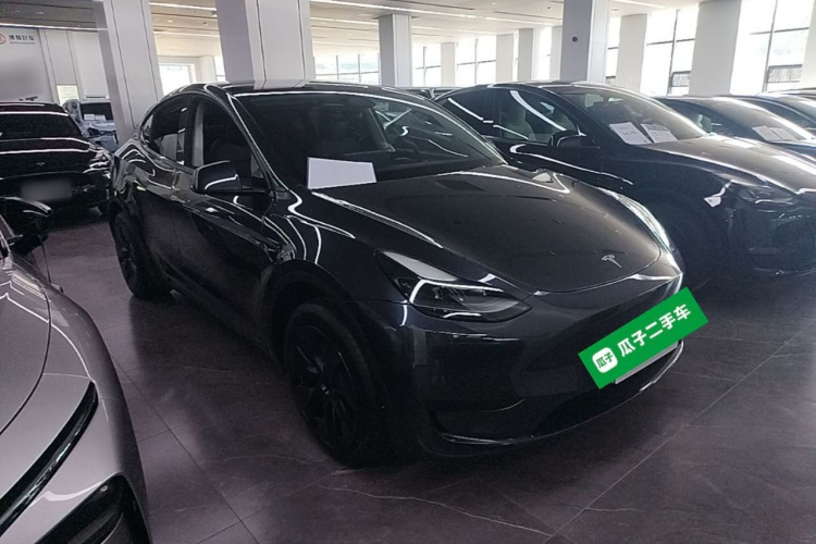 Tesla Model Y 2024 #4 Tesla Model Y 2024 car image #4