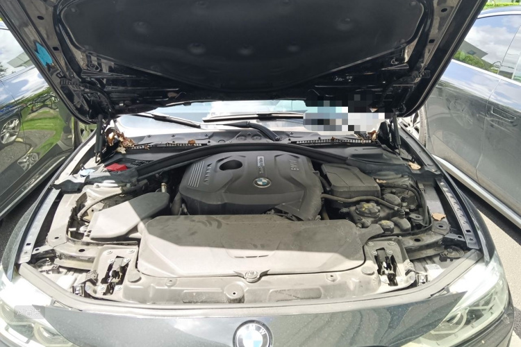 BMW 3 Series 2018 car image #22