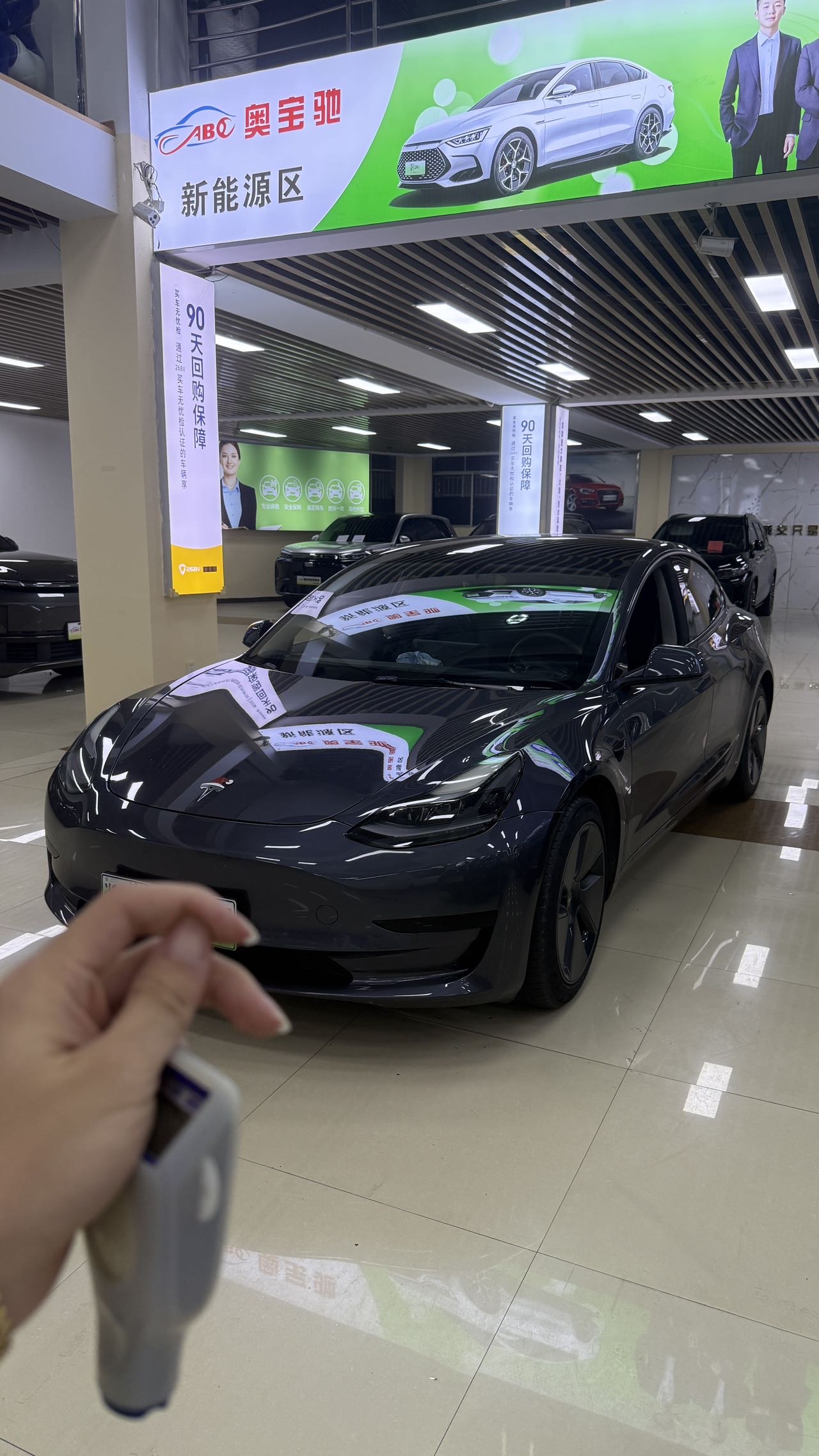 Tesla Model 3 2021 car image 