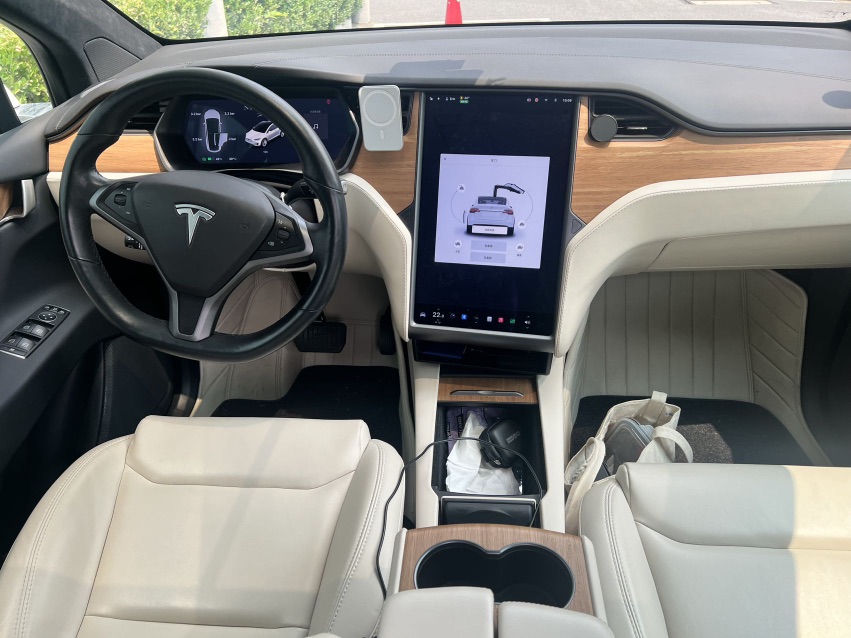 Tesla Model X 2020 #4 Tesla Model X 2020 car image #4