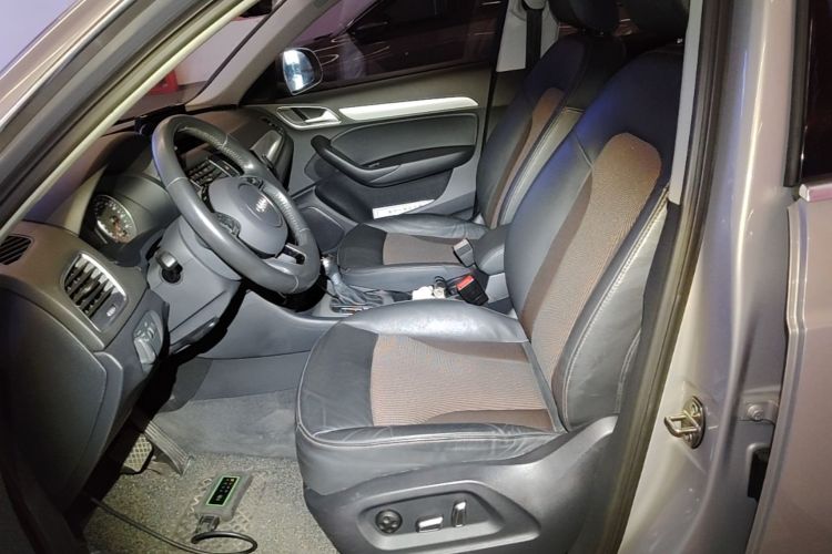 Audi Q3 2018 car image #15