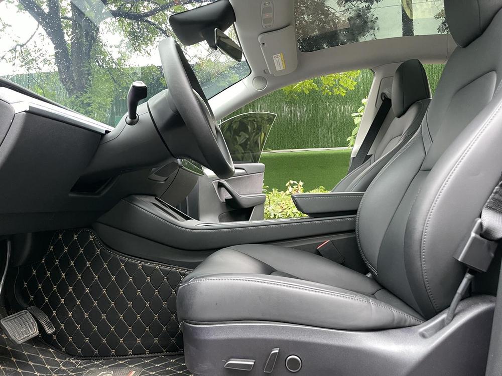 Tesla Model Y 2024 car image #14