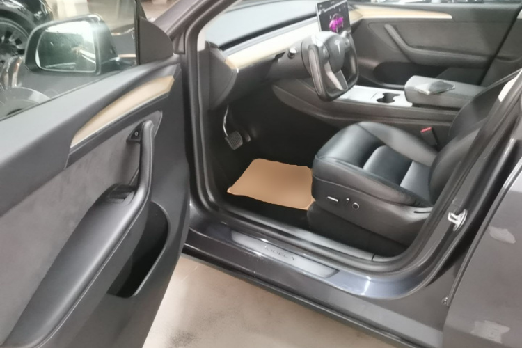 Tesla Model Y 2023 #16 Tesla Model Y 2023 car image #16