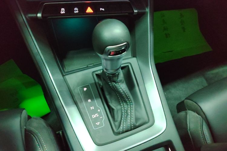 Audi Q3 2023 car image #18