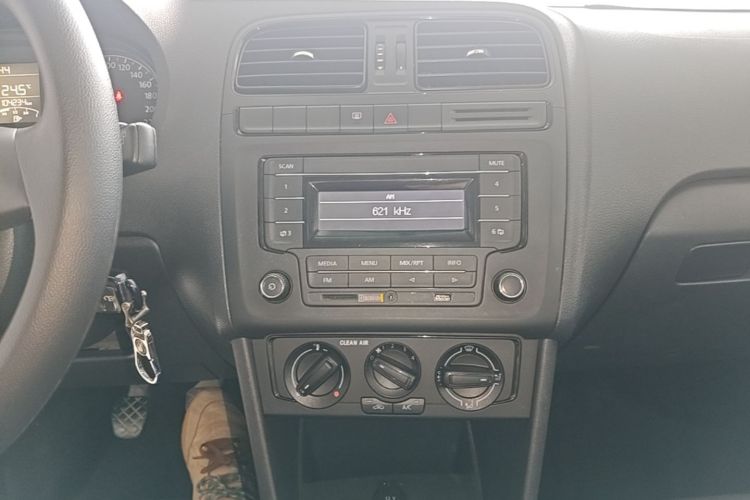 Volkswagen Polo 2016 #13 Volkswagen Polo 2016 car image #13