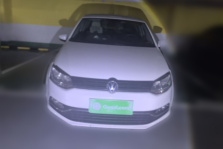 Volkswagen Polo 2015 car image #3