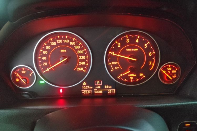 BMW 3 Series 2017 car image #12