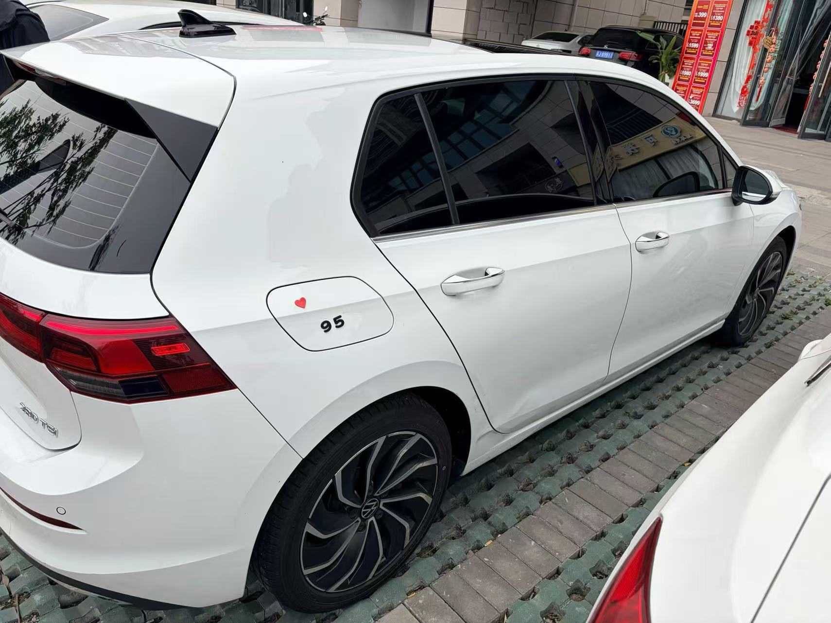 Volkswagen Golf 2022 car image #2