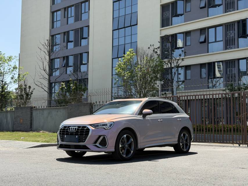 Audi Q3 2019 car image #2