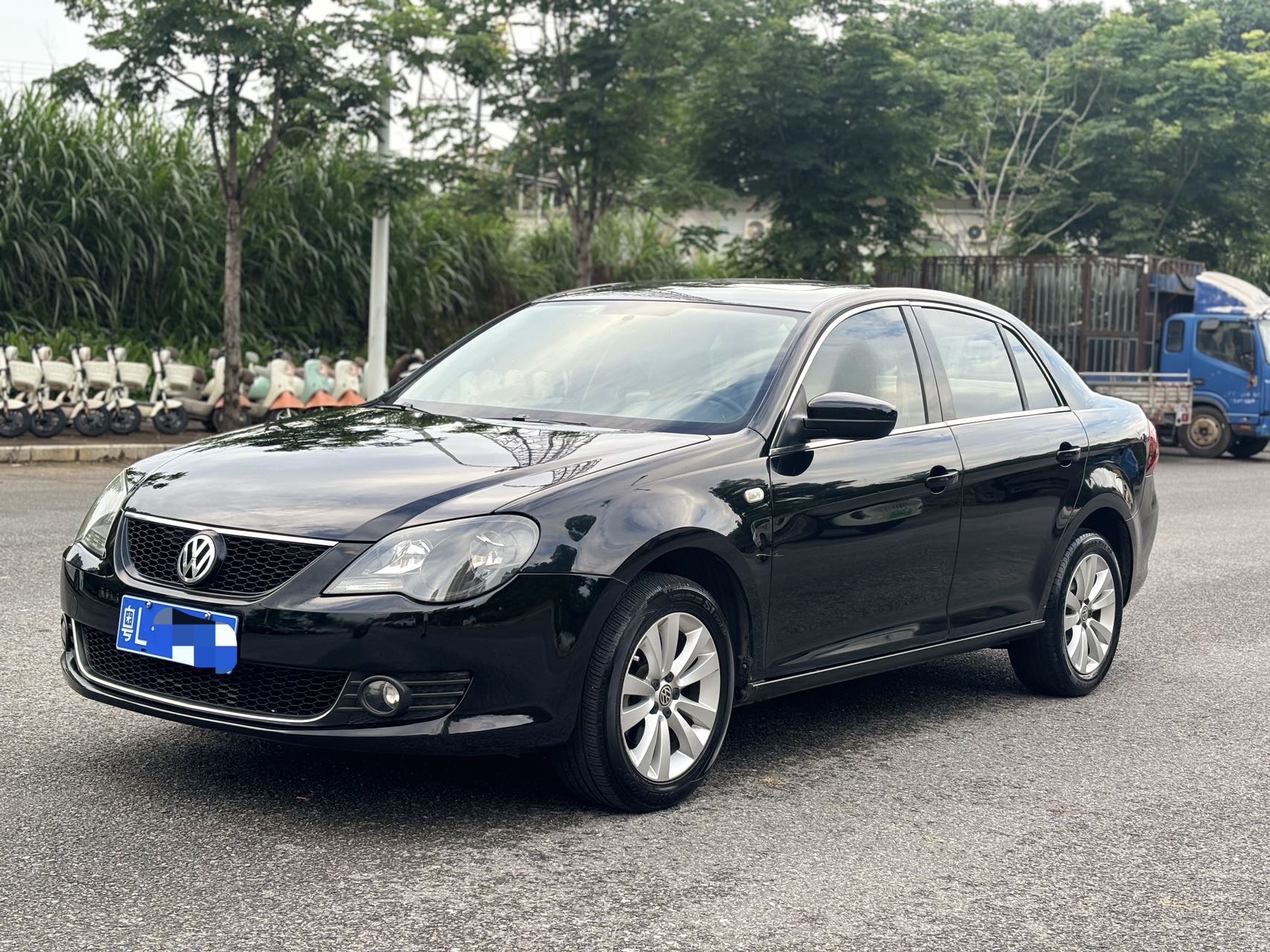 Volkswagen Bora 2013 car image 