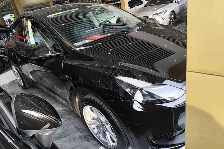 Tesla Model Y 2023 #6 Tesla Model Y 2023 immagine di auto #6