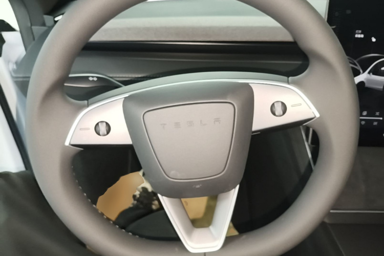 Tesla Model Y 2026 #18 Tesla Model Y 2026 car image #18