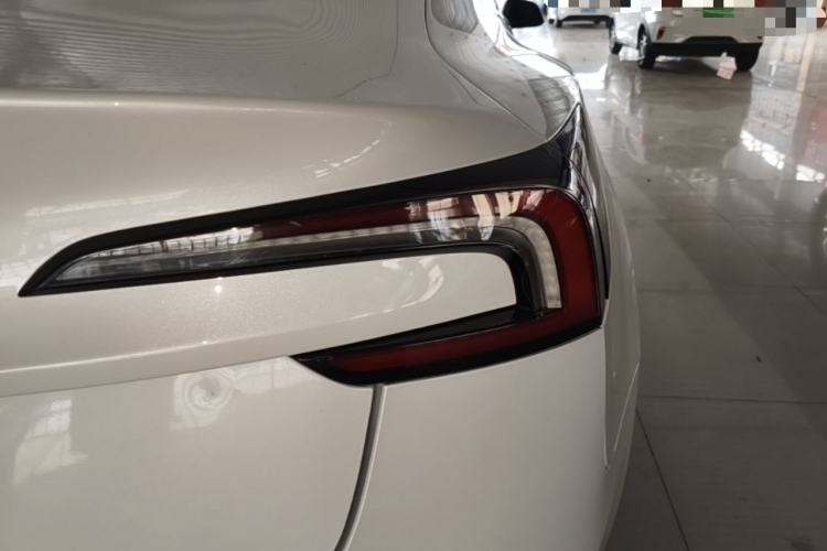 Tesla Model 3 2025 immagine di auto #8