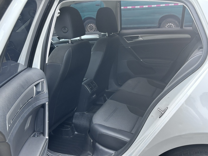 Volkswagen Golf 2020 car image #6