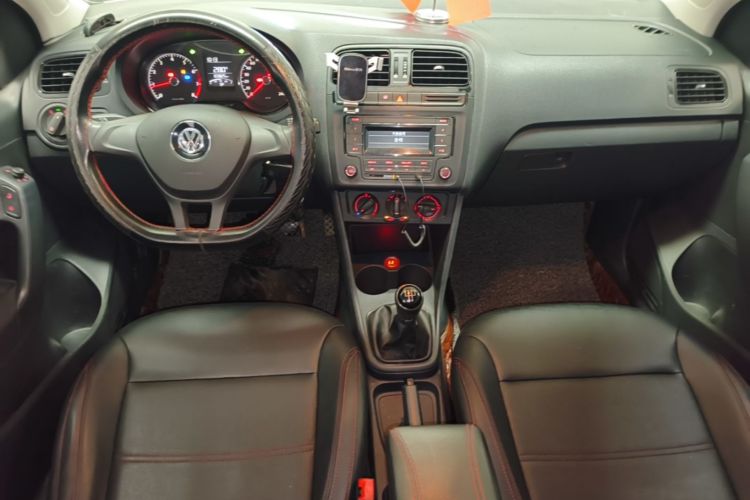 Volkswagen Polo 2015 car image #10