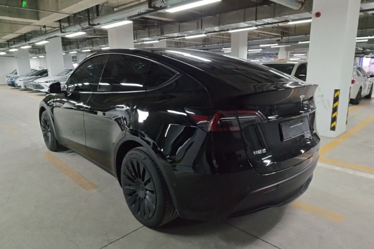 Tesla Model Y 2023 car image #5