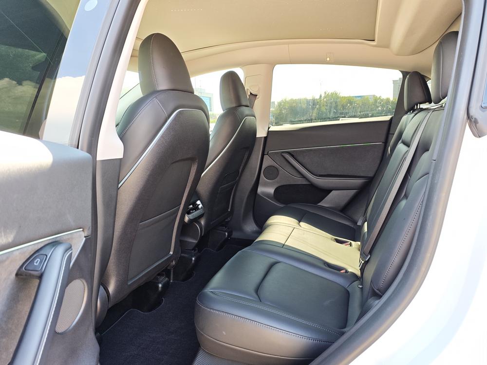 Tesla Model Y 2023 car image #13