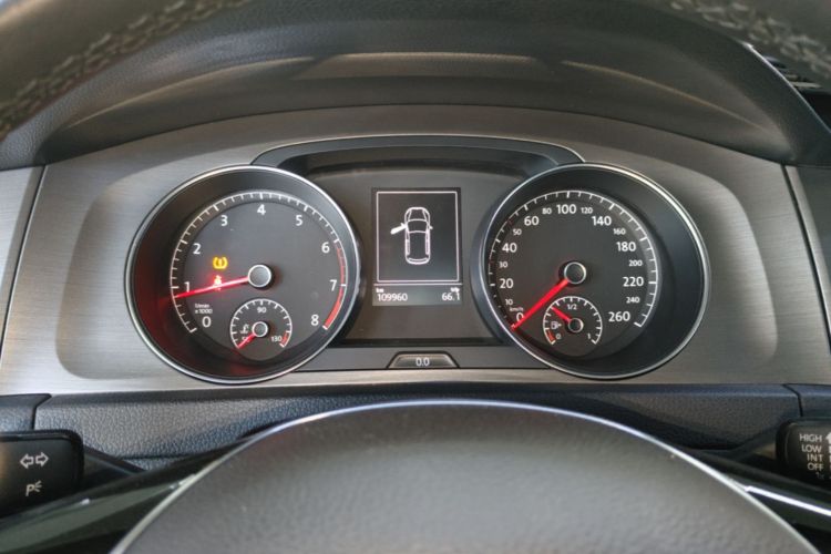 Volkswagen Golf 2015 car image #12