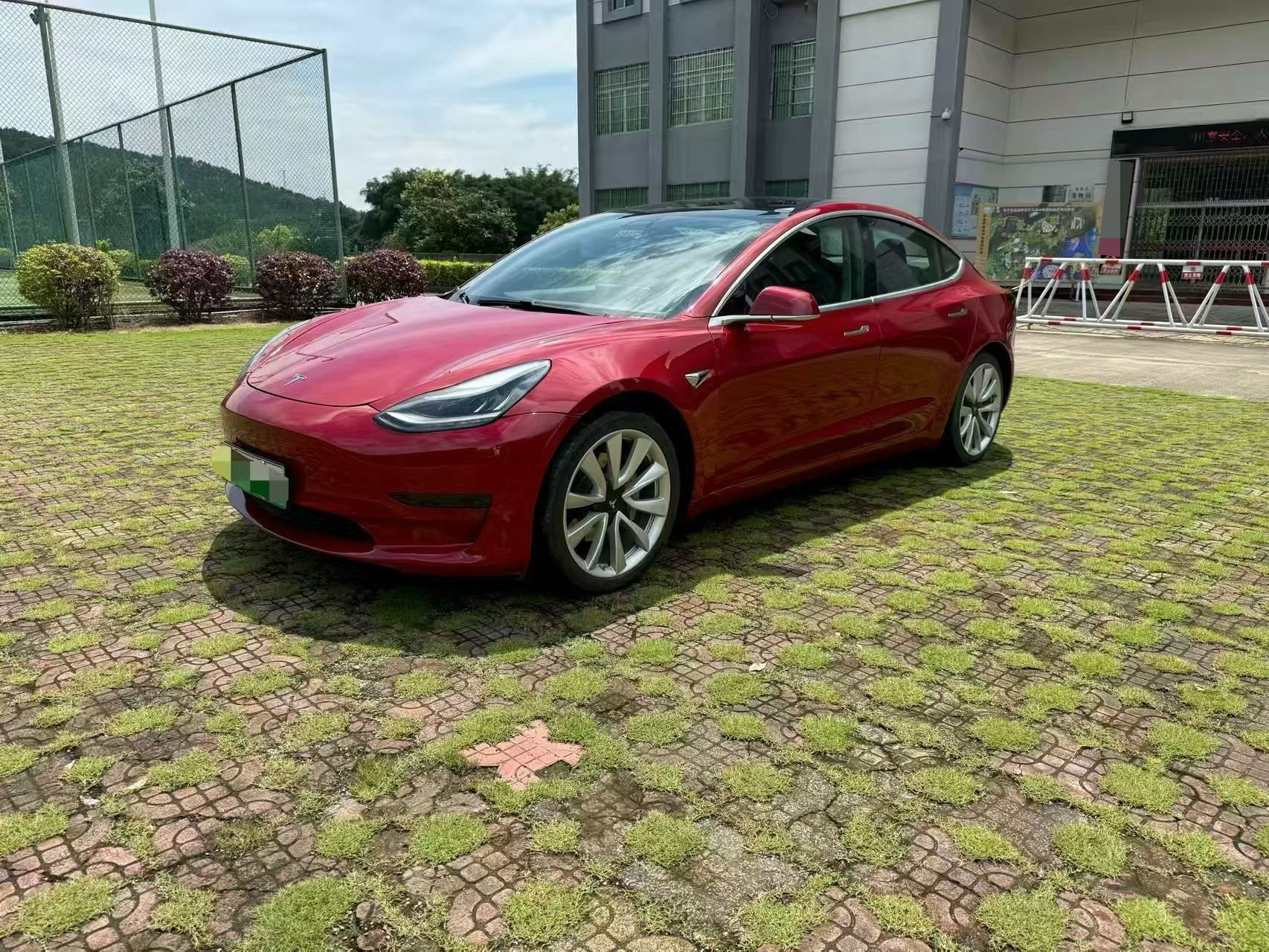 Tesla Model 3 2020 car image 