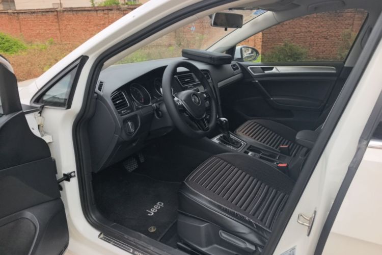 Volkswagen Golf 2018 car image #16