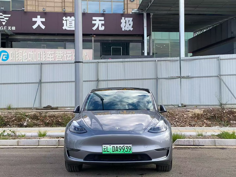 Tesla Model Y 2024 #3 Tesla Model Y 2024 car image #3