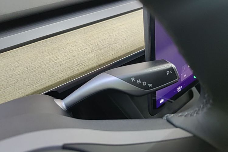 Tesla Model Y 2023 #16 Tesla Model Y 2023 car image #16