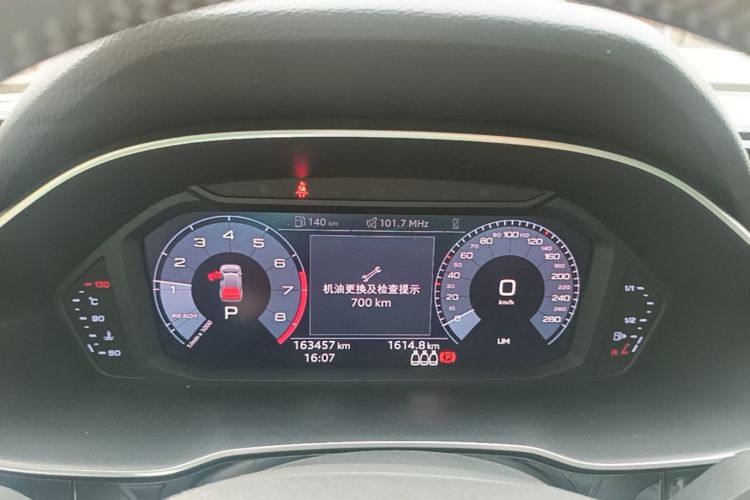 Audi Q3 2019 car image #12