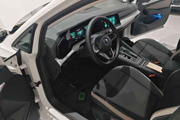 Volkswagen Golf 2020 car image #16